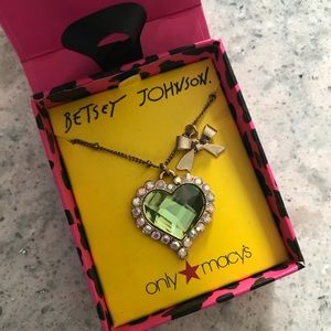 BRAND NEW Betsey Johnson 💚 necklace